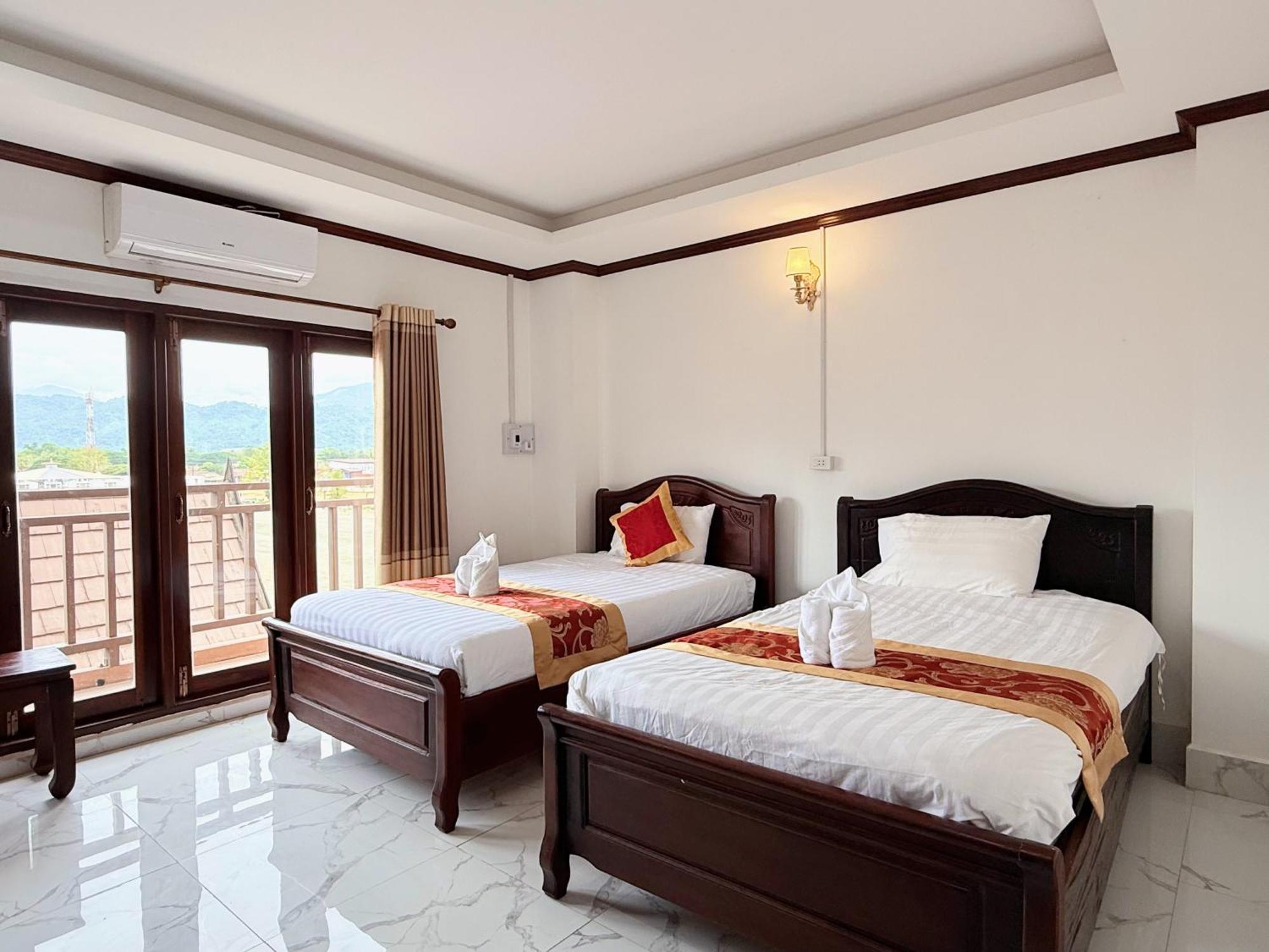 Vangvieng Sisavang Mountain View Hotel ヴァンヴィエン エクステリア 写真