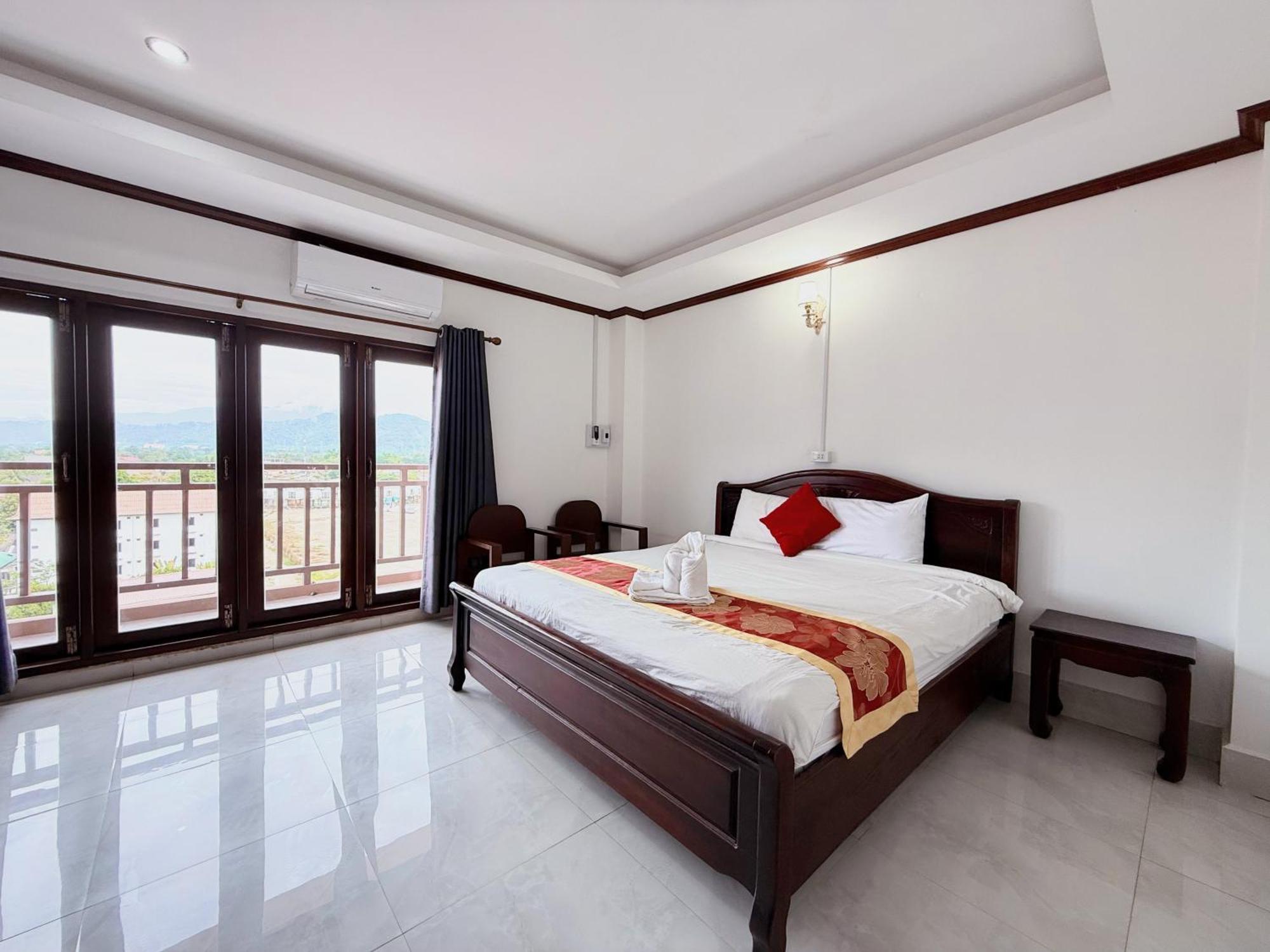 Vangvieng Sisavang Mountain View Hotel ヴァンヴィエン エクステリア 写真
