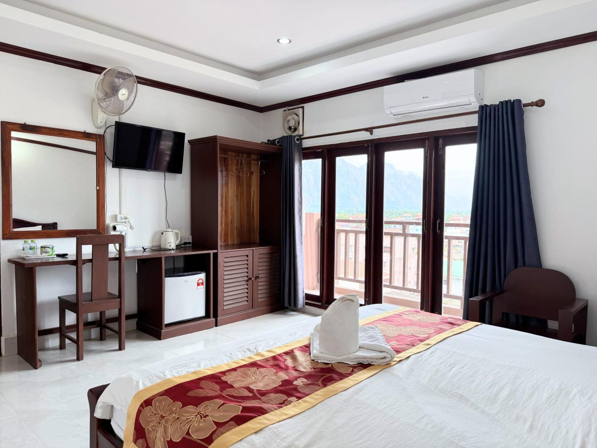 Vangvieng Sisavang Mountain View Hotel ヴァンヴィエン エクステリア 写真