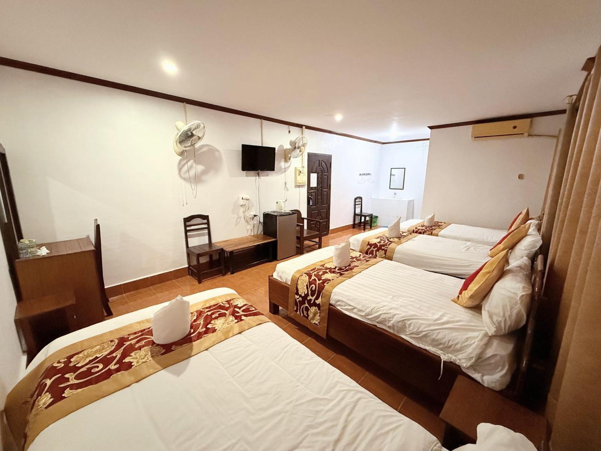 Vangvieng Sisavang Mountain View Hotel ヴァンヴィエン エクステリア 写真