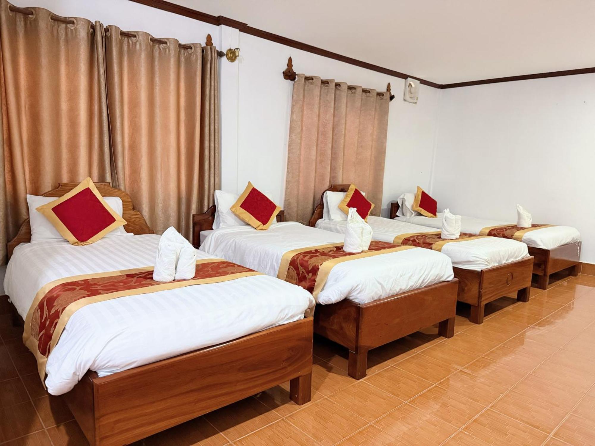 Vangvieng Sisavang Mountain View Hotel ヴァンヴィエン エクステリア 写真