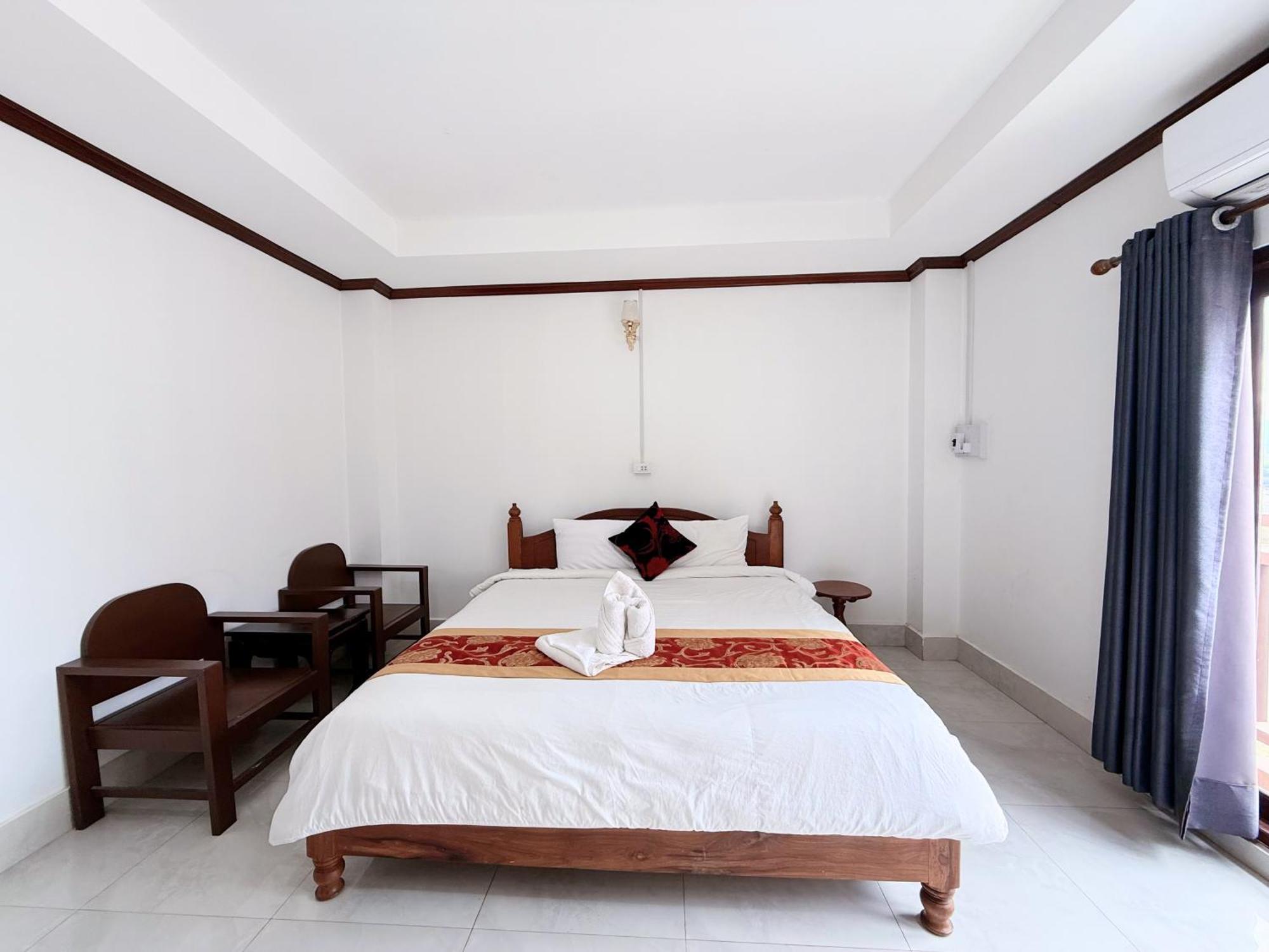 Vangvieng Sisavang Mountain View Hotel ヴァンヴィエン エクステリア 写真
