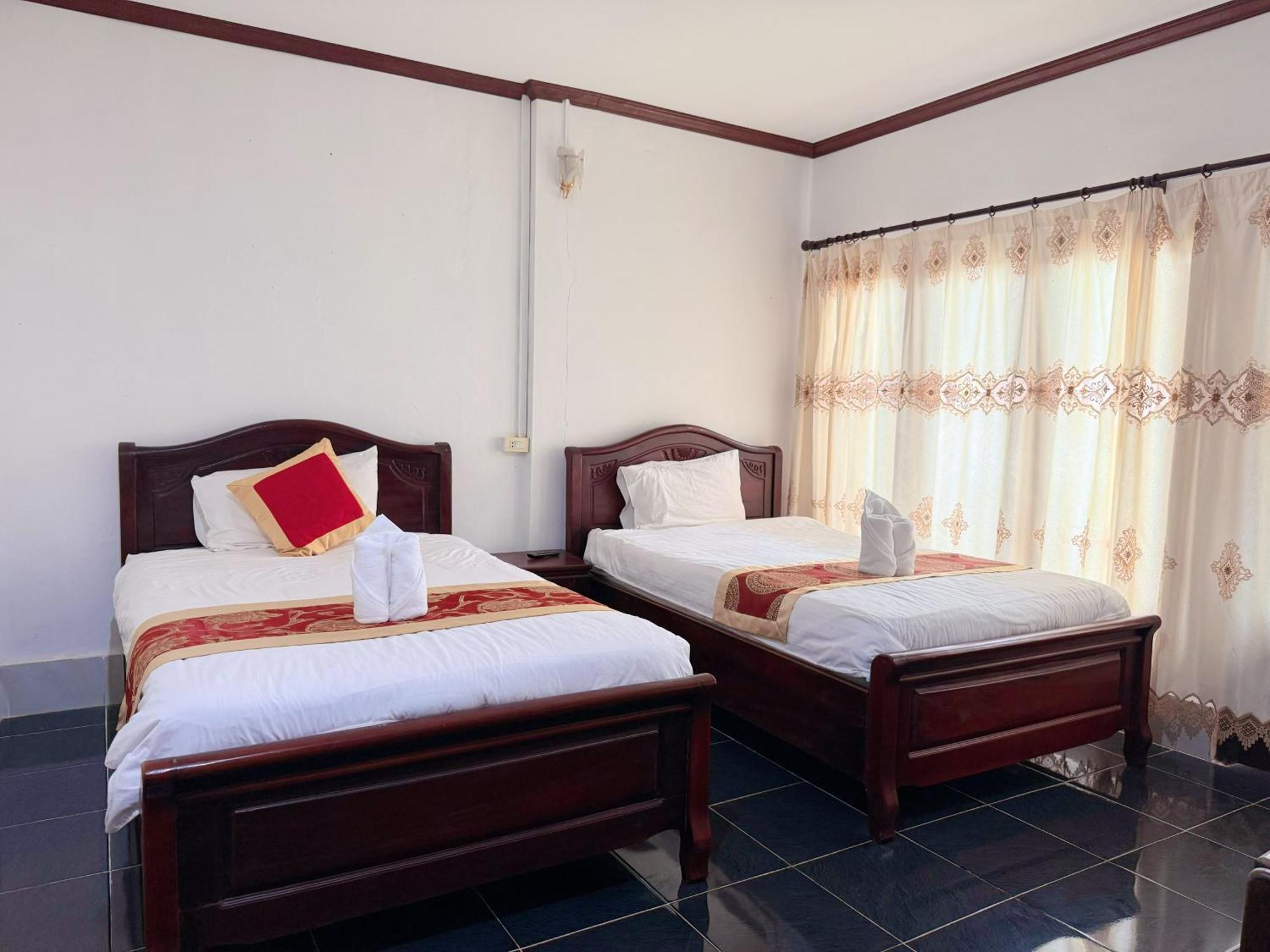 Vangvieng Sisavang Mountain View Hotel ヴァンヴィエン エクステリア 写真
