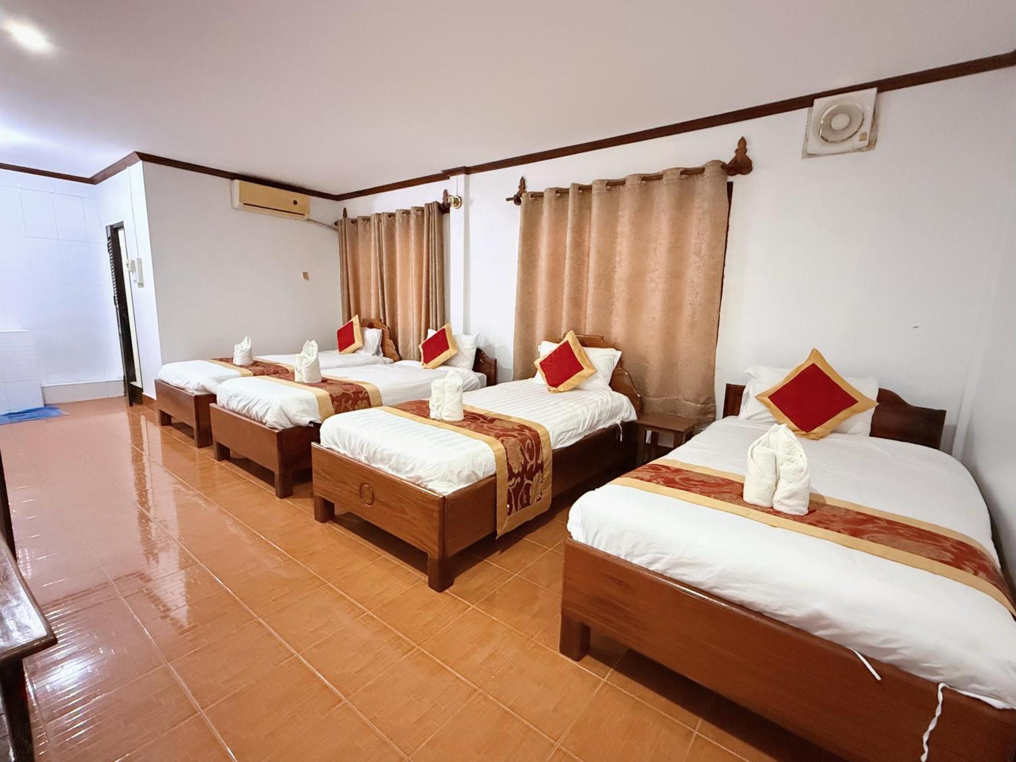 Vangvieng Sisavang Mountain View Hotel ヴァンヴィエン エクステリア 写真
