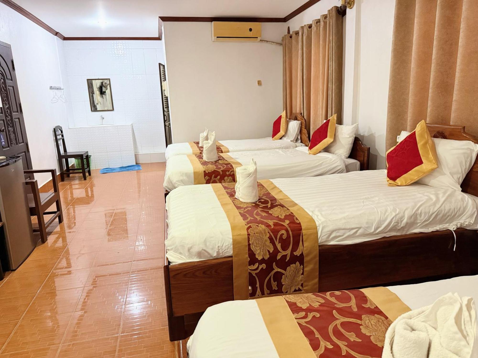 Vangvieng Sisavang Mountain View Hotel ヴァンヴィエン エクステリア 写真