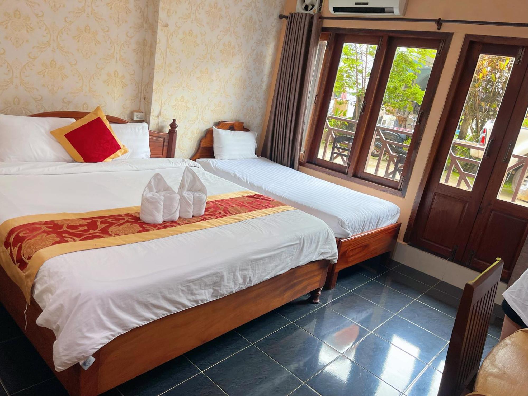 Vangvieng Sisavang Mountain View Hotel ヴァンヴィエン エクステリア 写真