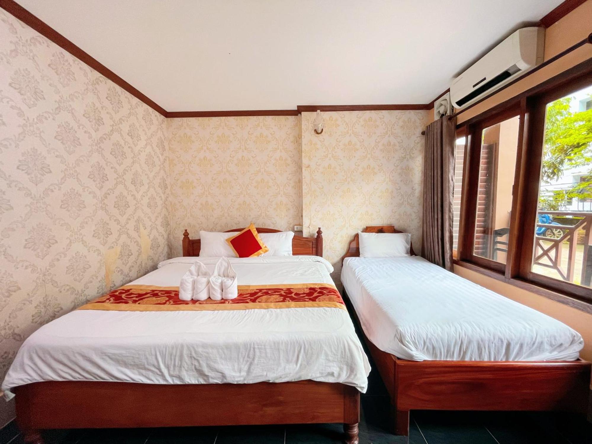 Vangvieng Sisavang Mountain View Hotel ヴァンヴィエン エクステリア 写真