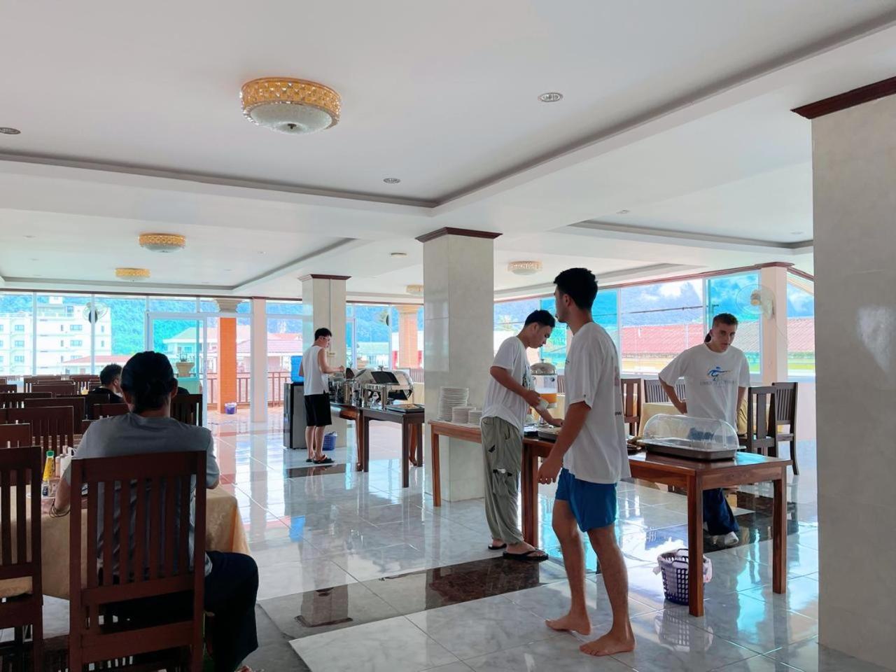 Vangvieng Sisavang Mountain View Hotel ヴァンヴィエン エクステリア 写真