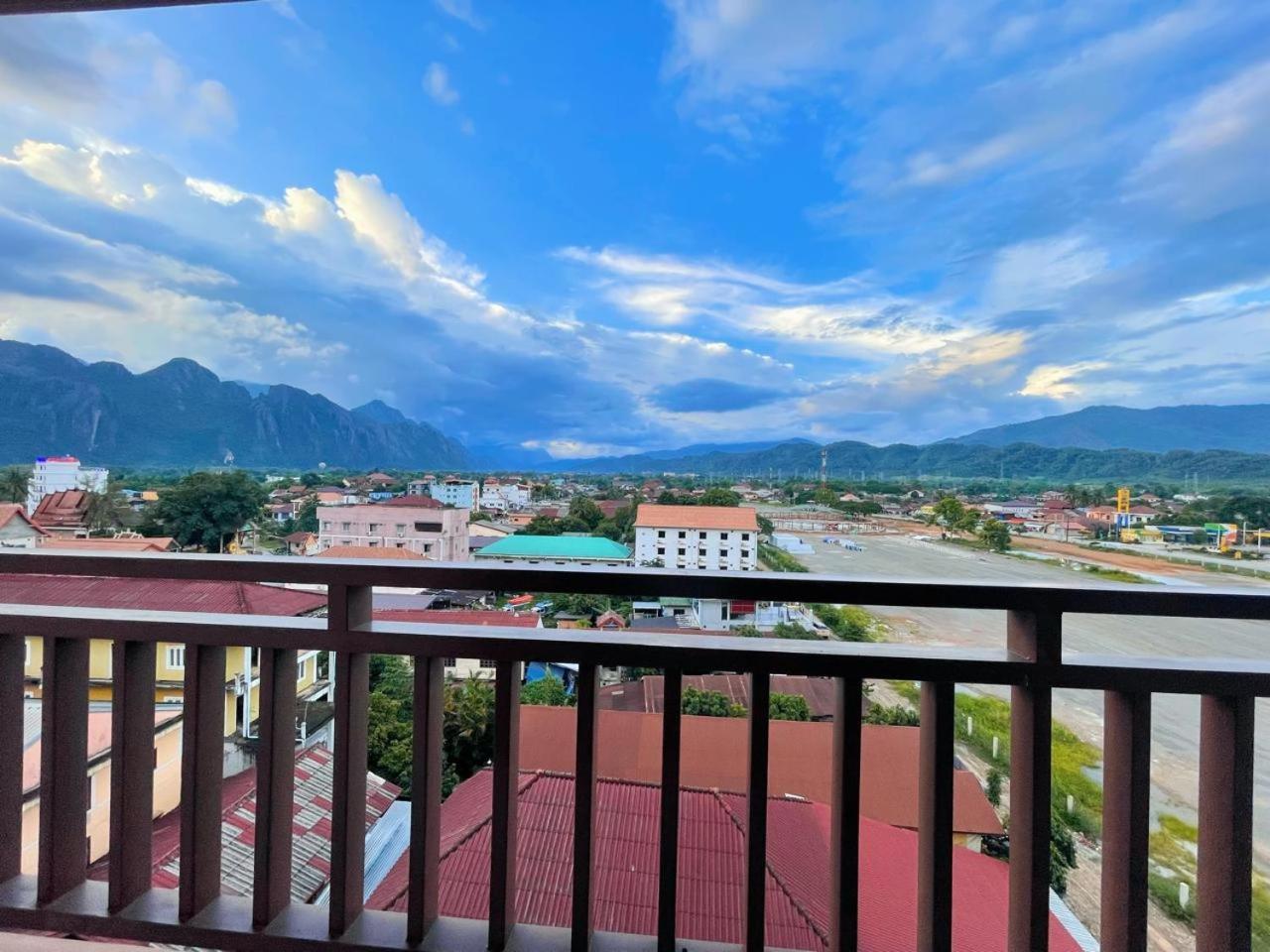 Vangvieng Sisavang Mountain View Hotel ヴァンヴィエン エクステリア 写真