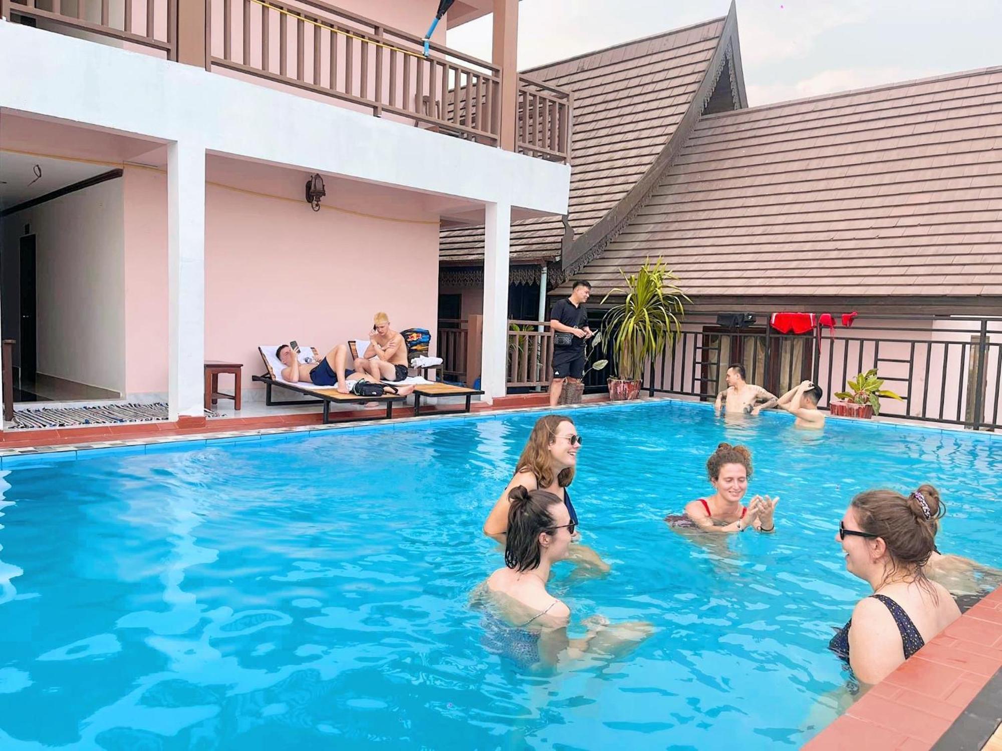 Vangvieng Sisavang Mountain View Hotel ヴァンヴィエン エクステリア 写真