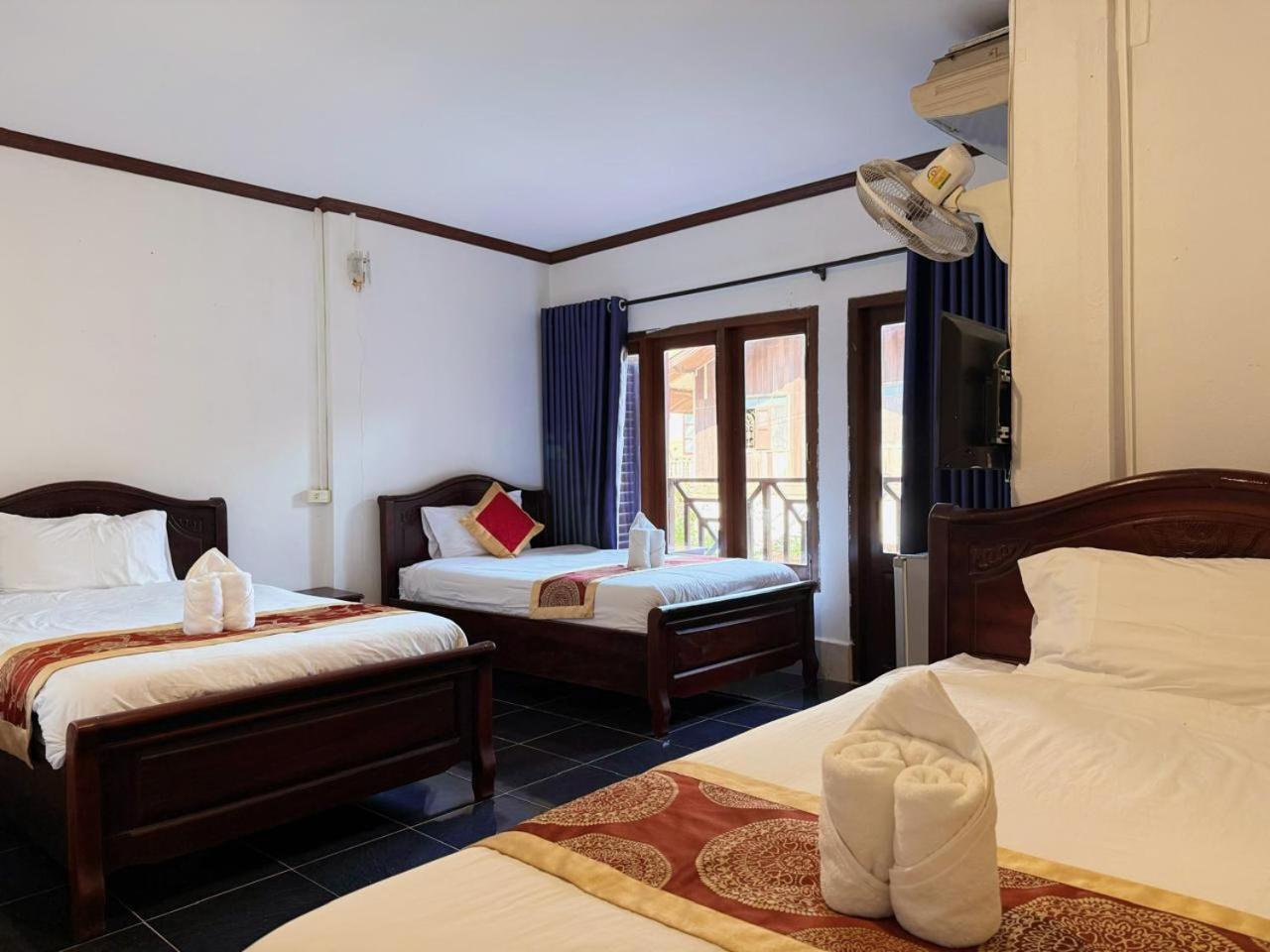 Vangvieng Sisavang Mountain View Hotel ヴァンヴィエン エクステリア 写真