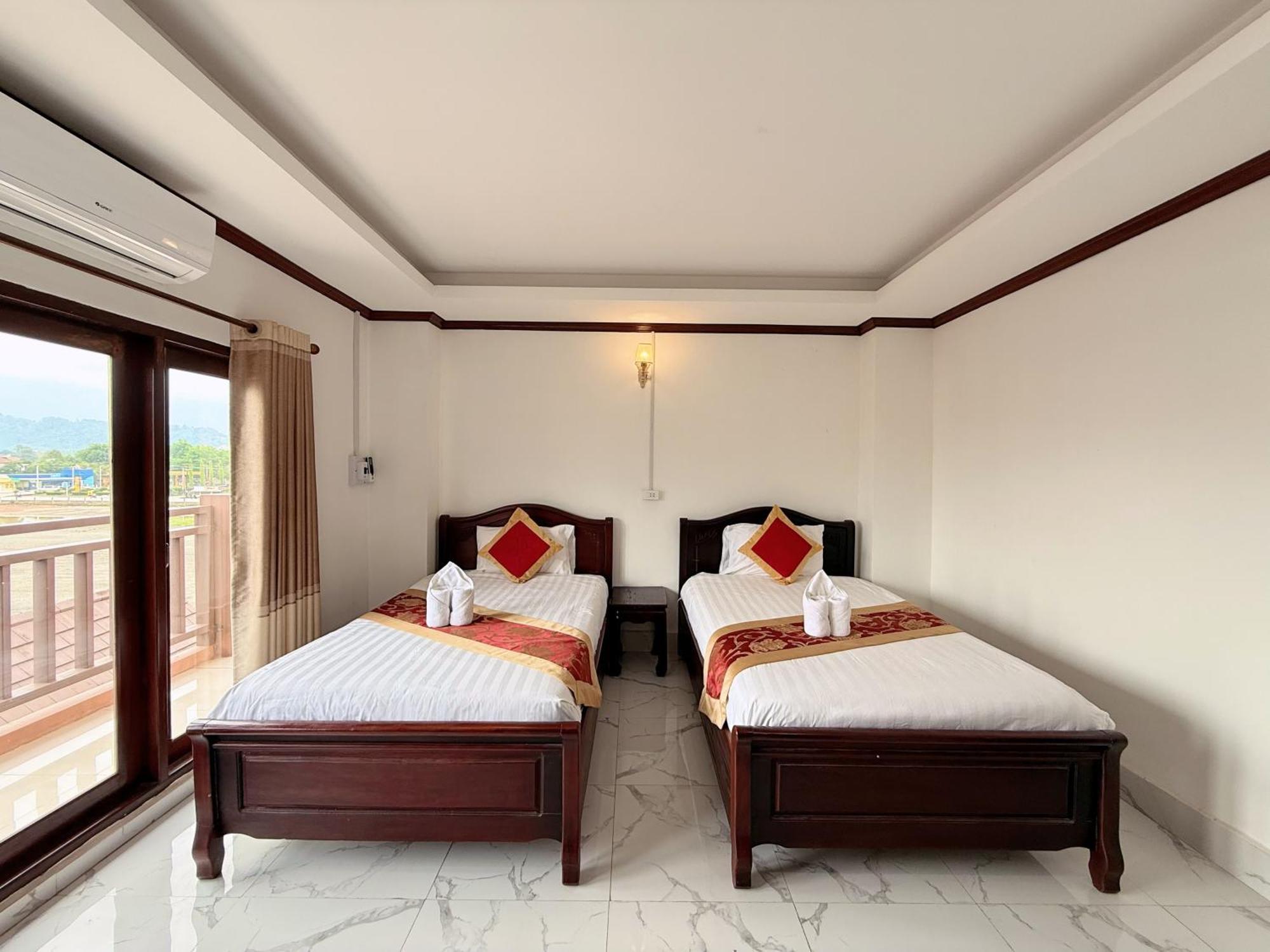 Vangvieng Sisavang Mountain View Hotel ヴァンヴィエン エクステリア 写真