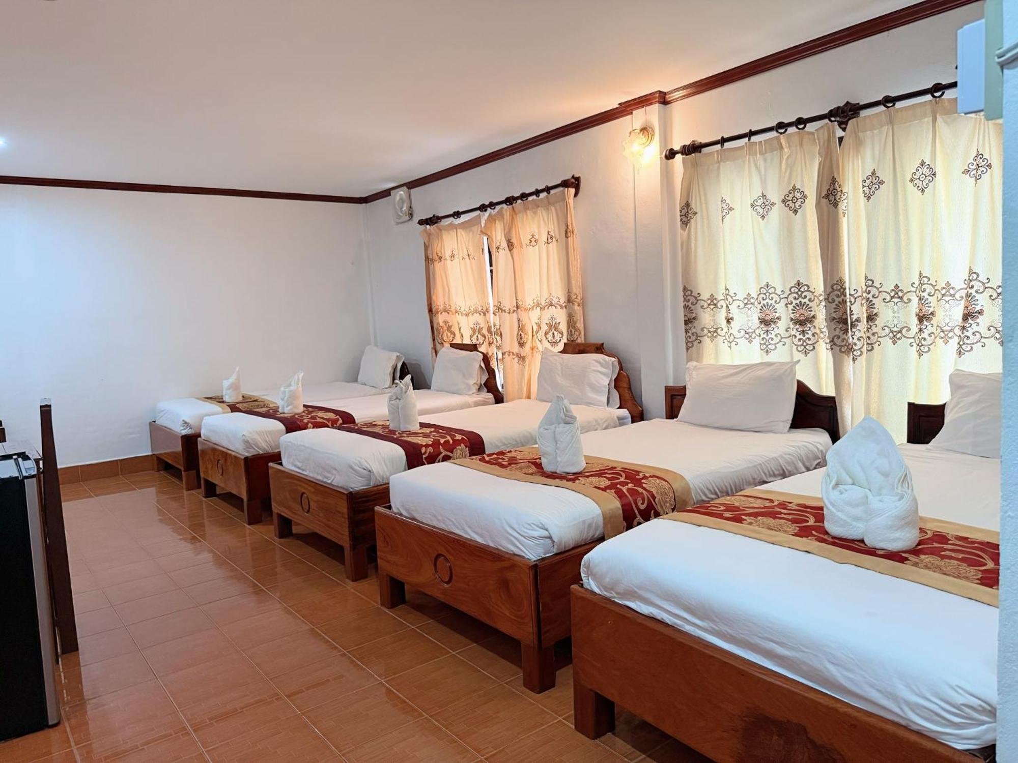 Vangvieng Sisavang Mountain View Hotel ヴァンヴィエン エクステリア 写真