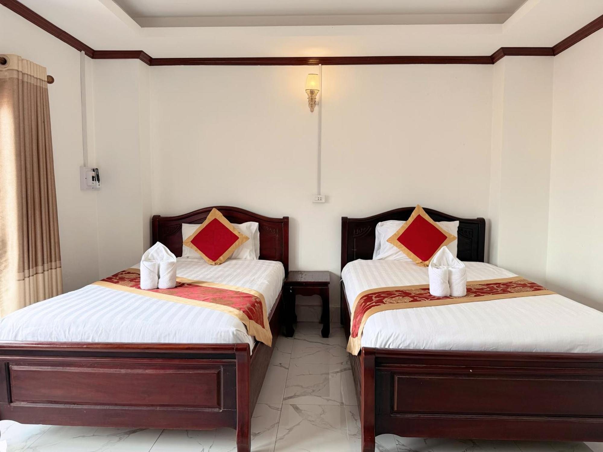 Vangvieng Sisavang Mountain View Hotel ヴァンヴィエン エクステリア 写真