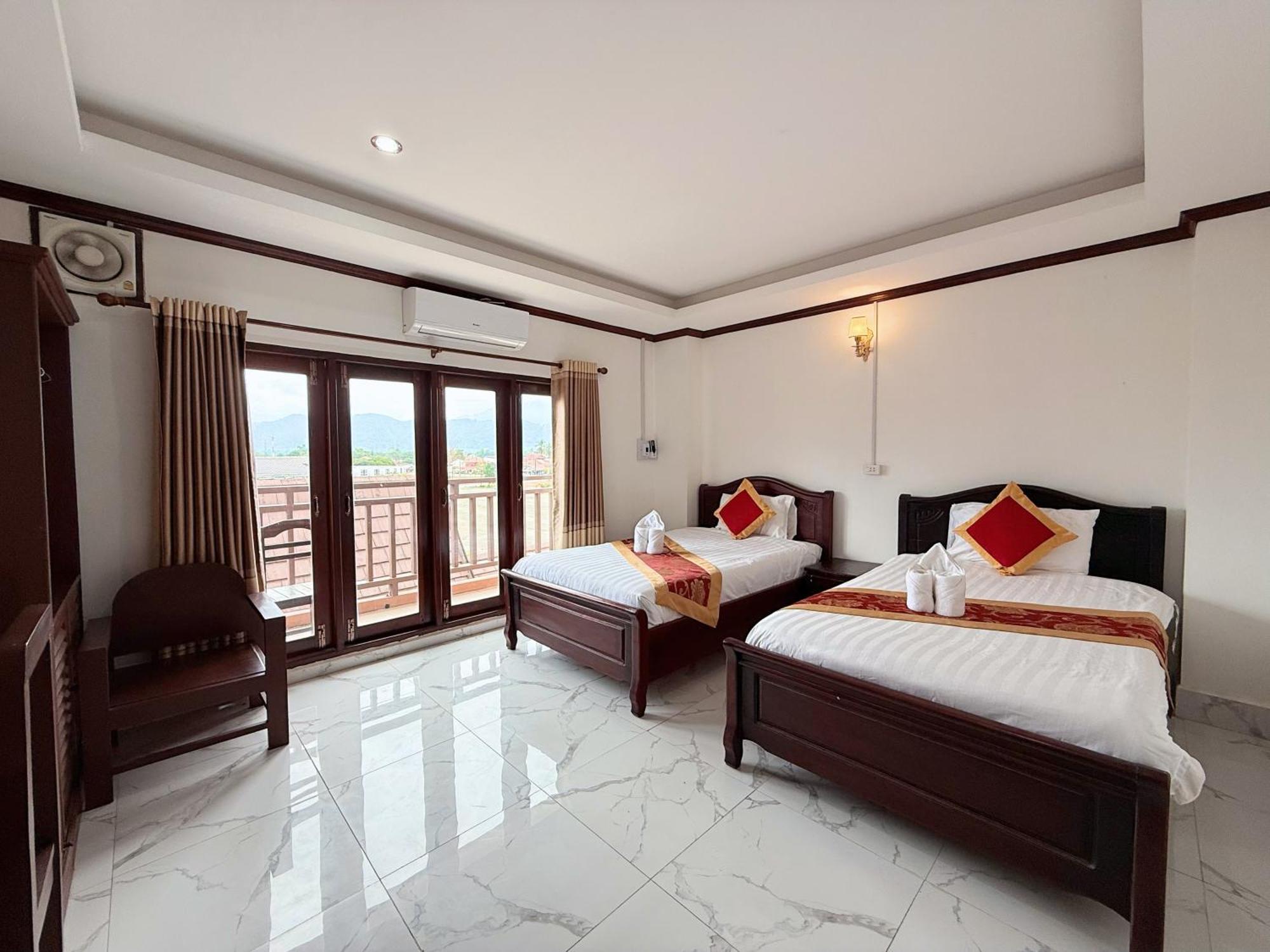 Vangvieng Sisavang Mountain View Hotel ヴァンヴィエン エクステリア 写真