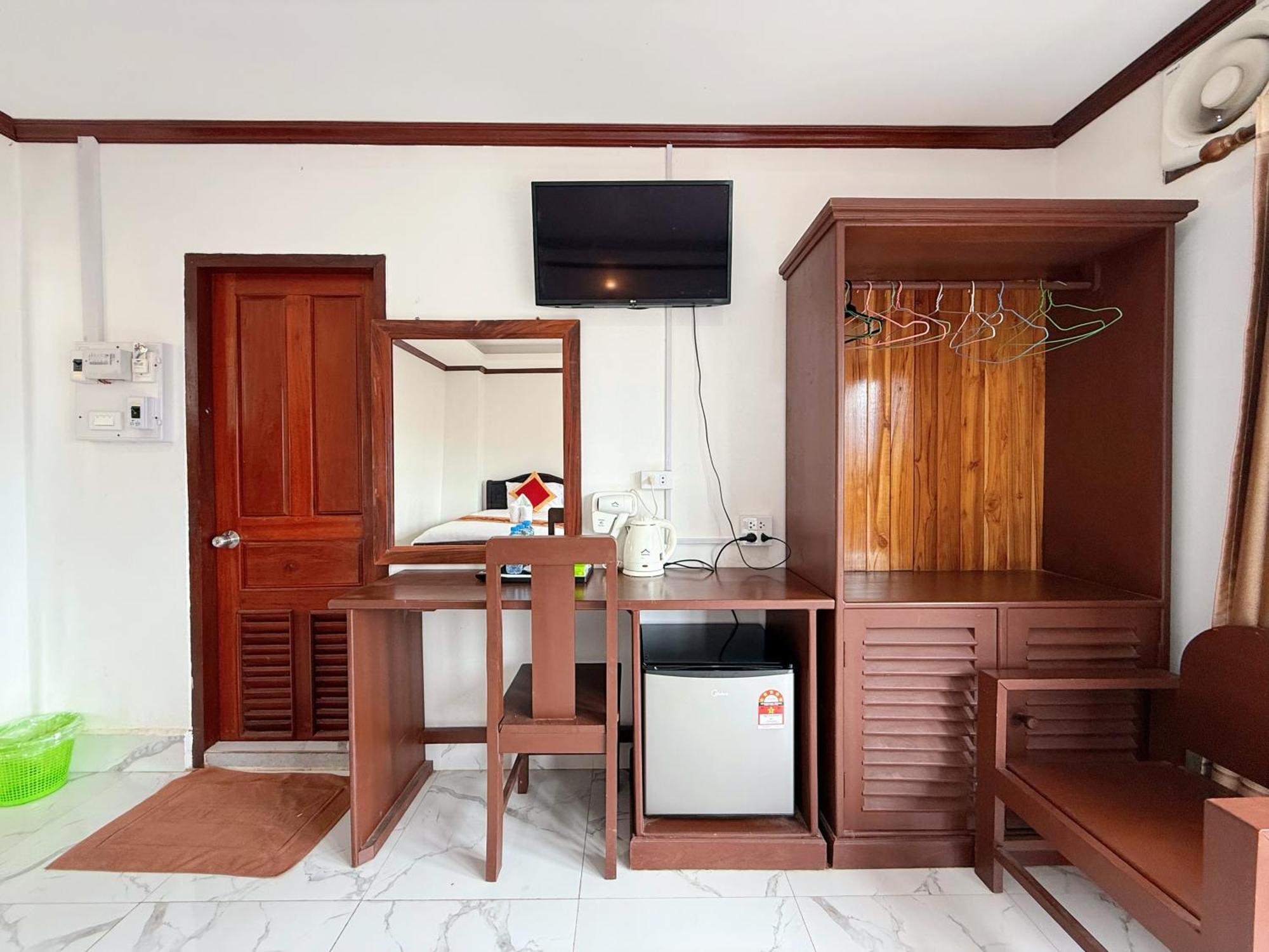 Vangvieng Sisavang Mountain View Hotel ヴァンヴィエン エクステリア 写真