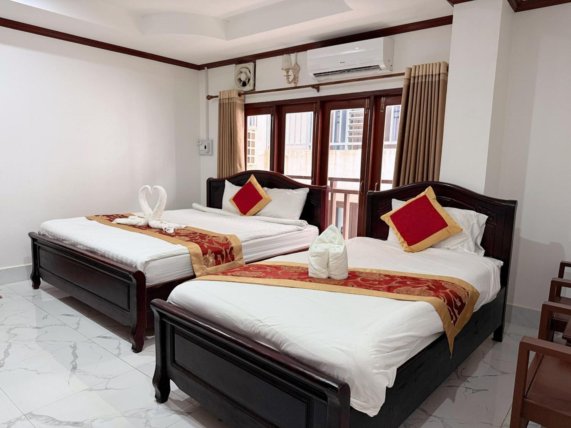 Vangvieng Sisavang Mountain View Hotel ヴァンヴィエン エクステリア 写真