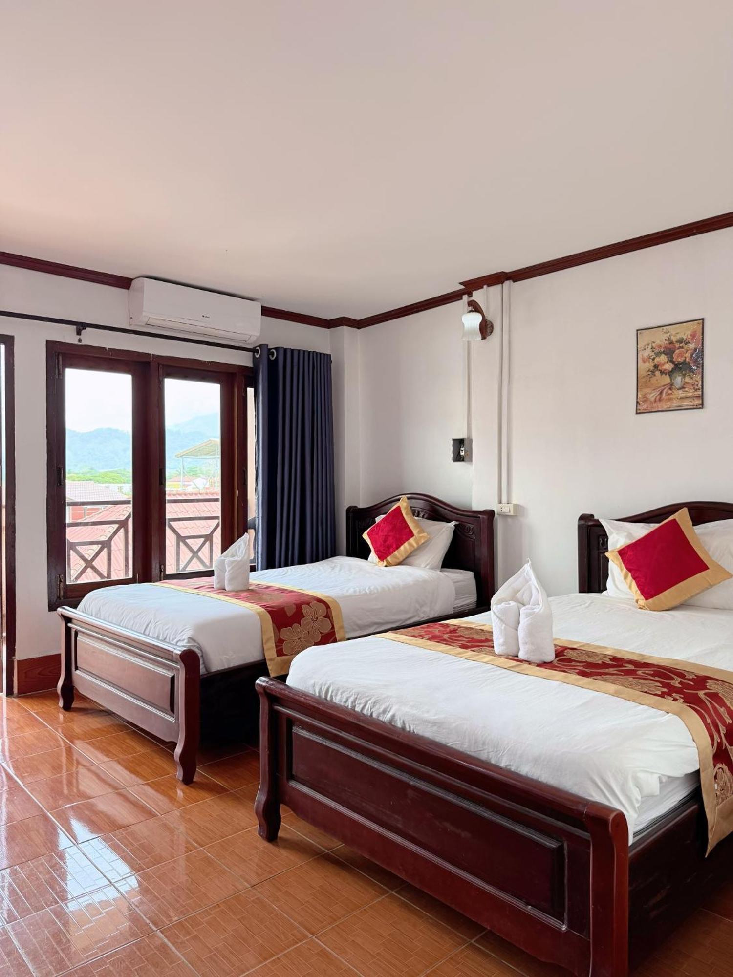 Vangvieng Sisavang Mountain View Hotel ヴァンヴィエン エクステリア 写真