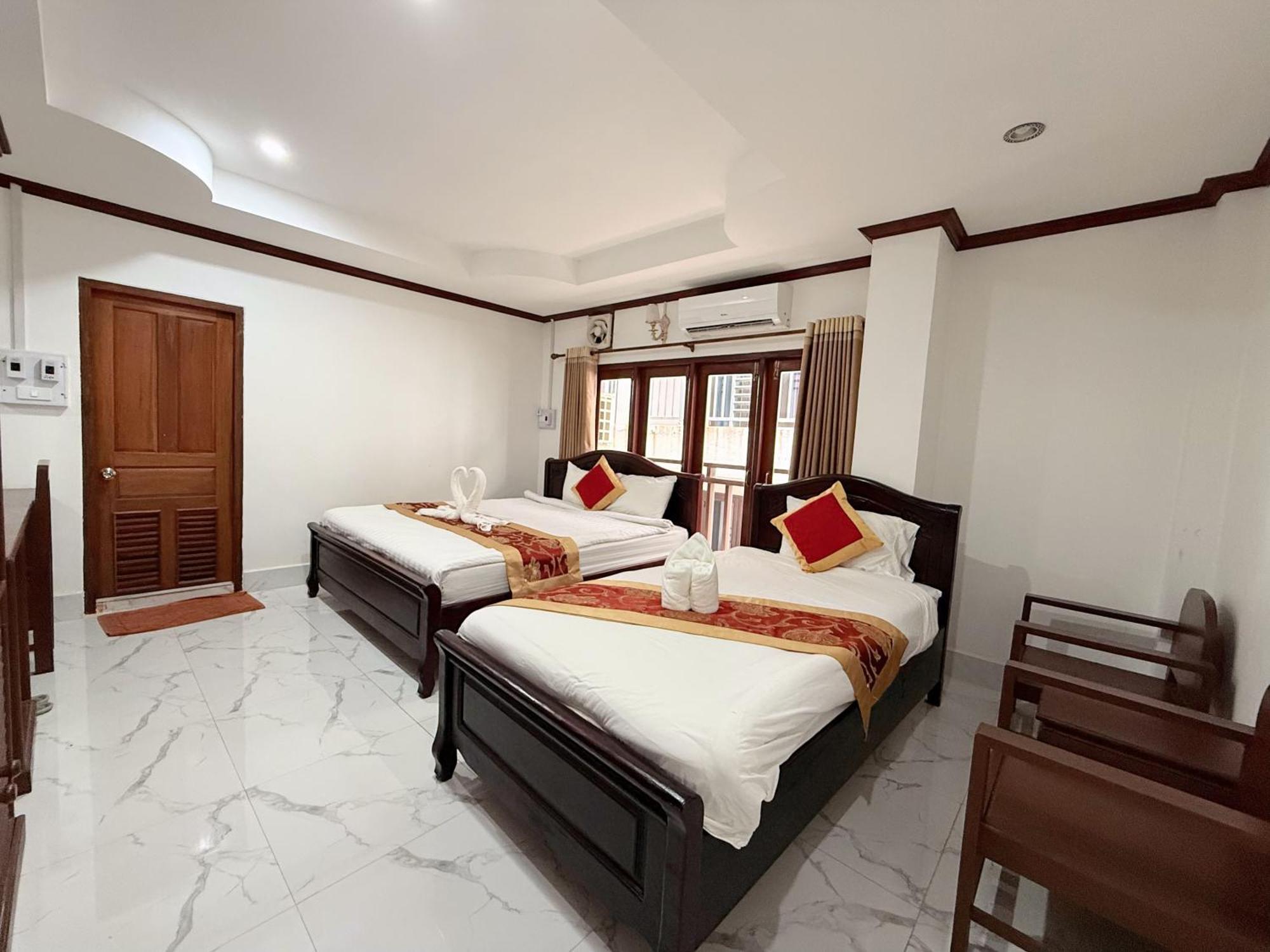 Vangvieng Sisavang Mountain View Hotel ヴァンヴィエン エクステリア 写真