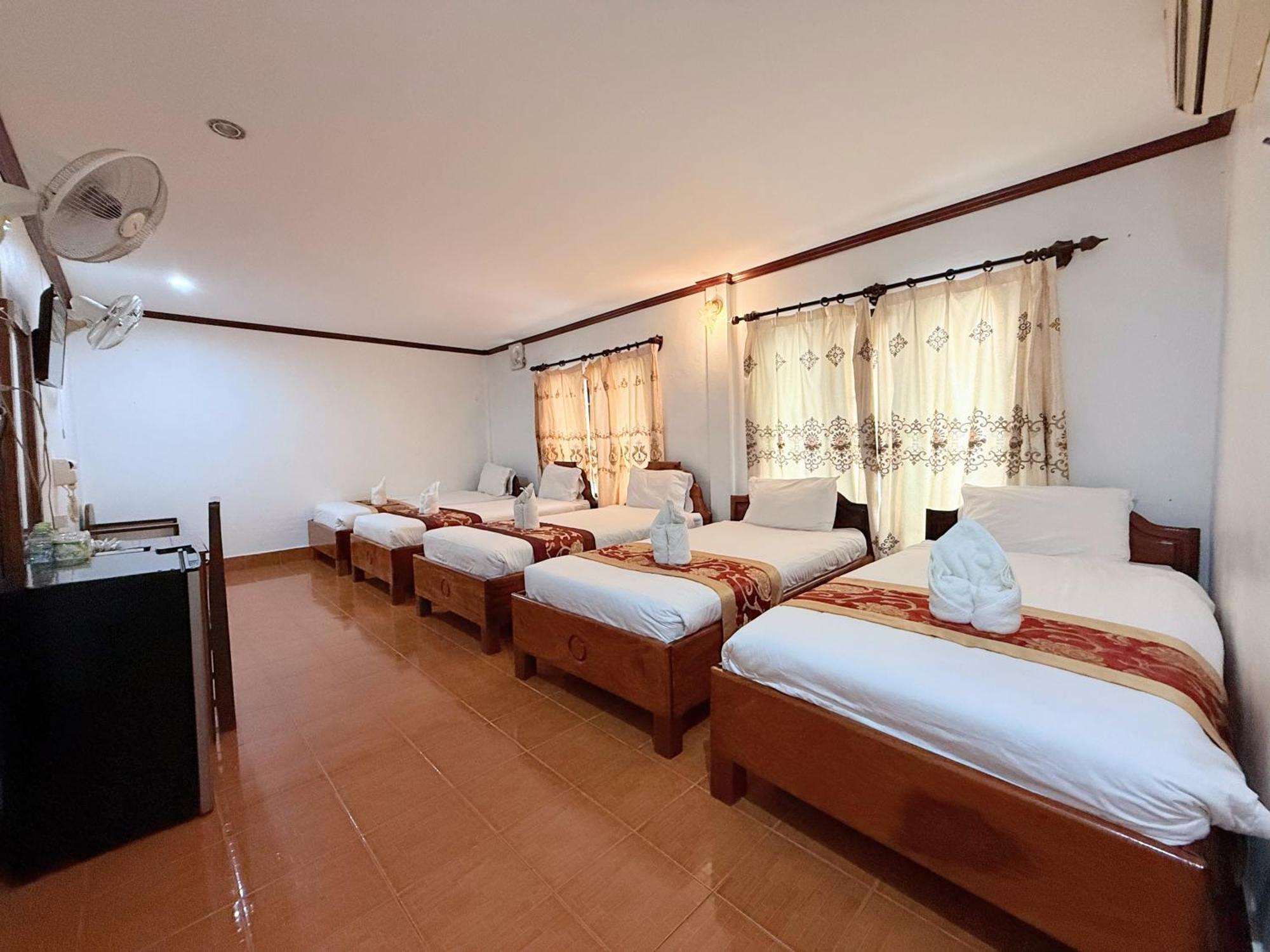 Vangvieng Sisavang Mountain View Hotel ヴァンヴィエン エクステリア 写真