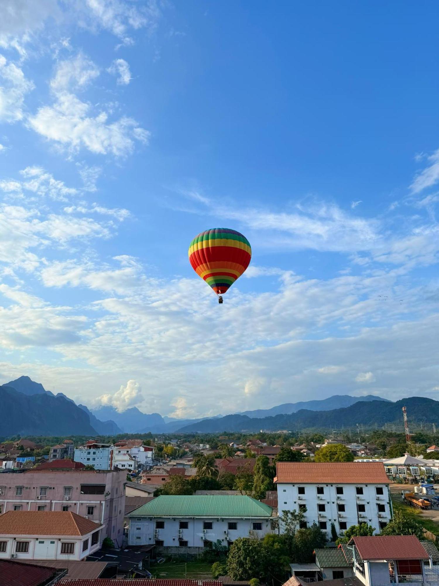 Vangvieng Sisavang Mountain View Hotel ヴァンヴィエン エクステリア 写真