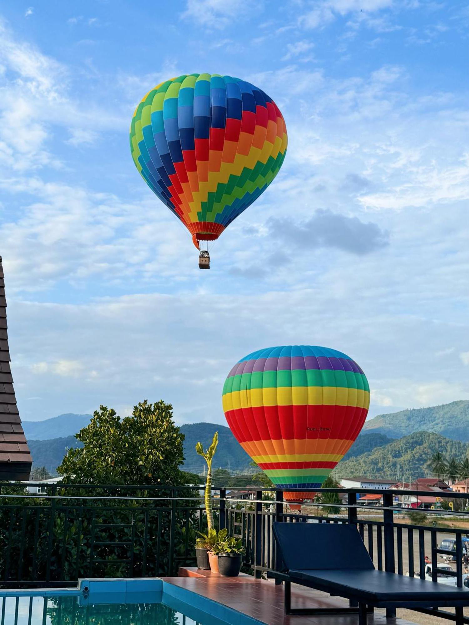 Vangvieng Sisavang Mountain View Hotel ヴァンヴィエン エクステリア 写真