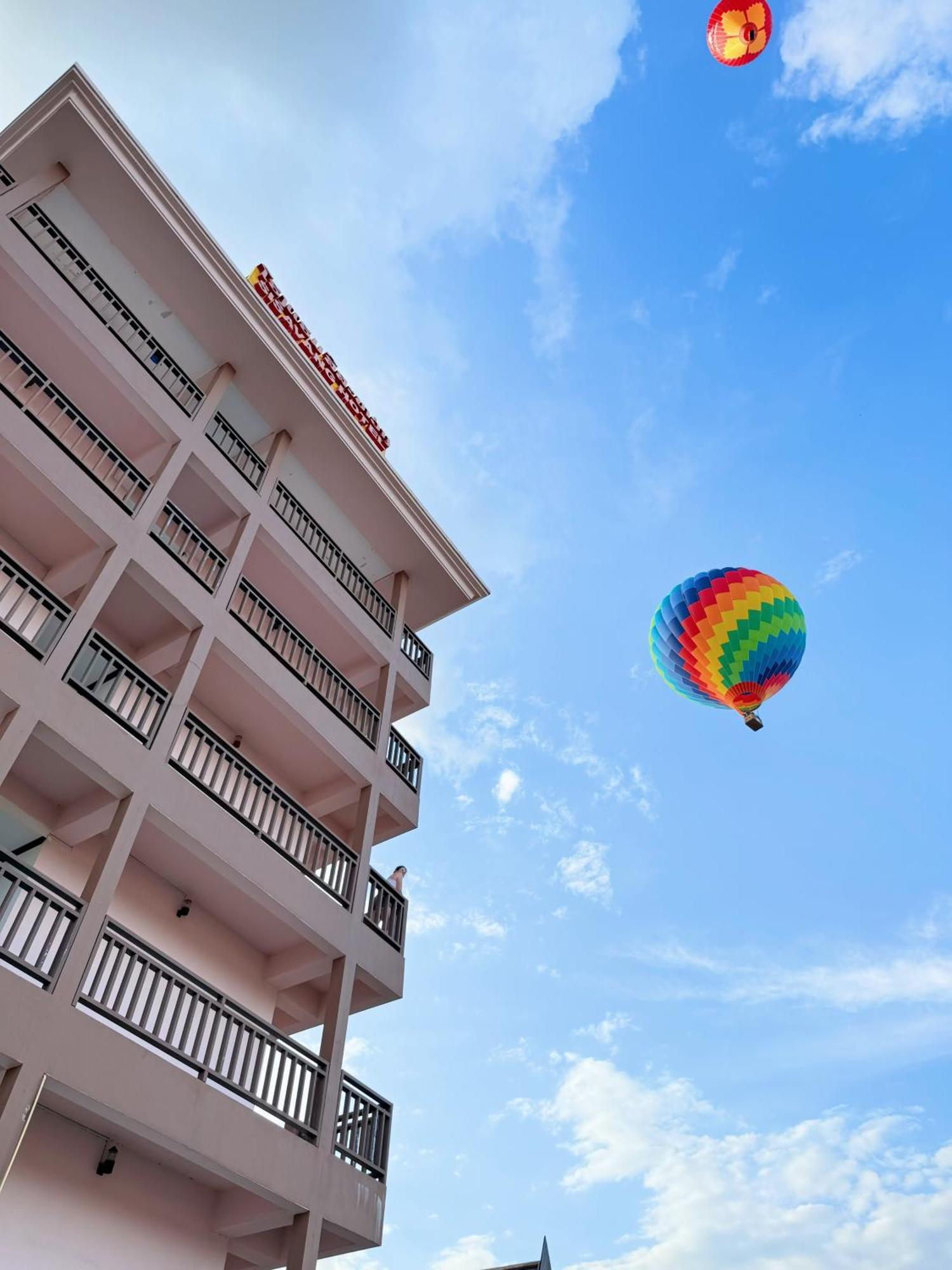 Vangvieng Sisavang Mountain View Hotel ヴァンヴィエン エクステリア 写真